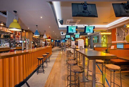 Innenansicht der Hattrick Sports Lounge